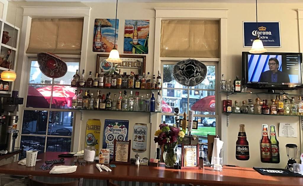 Bertos Tex-Mex Grill | restaurant | 9 Market, Beaufort, SC 29906, USA | 8436441925 OR +1 843-644-1925