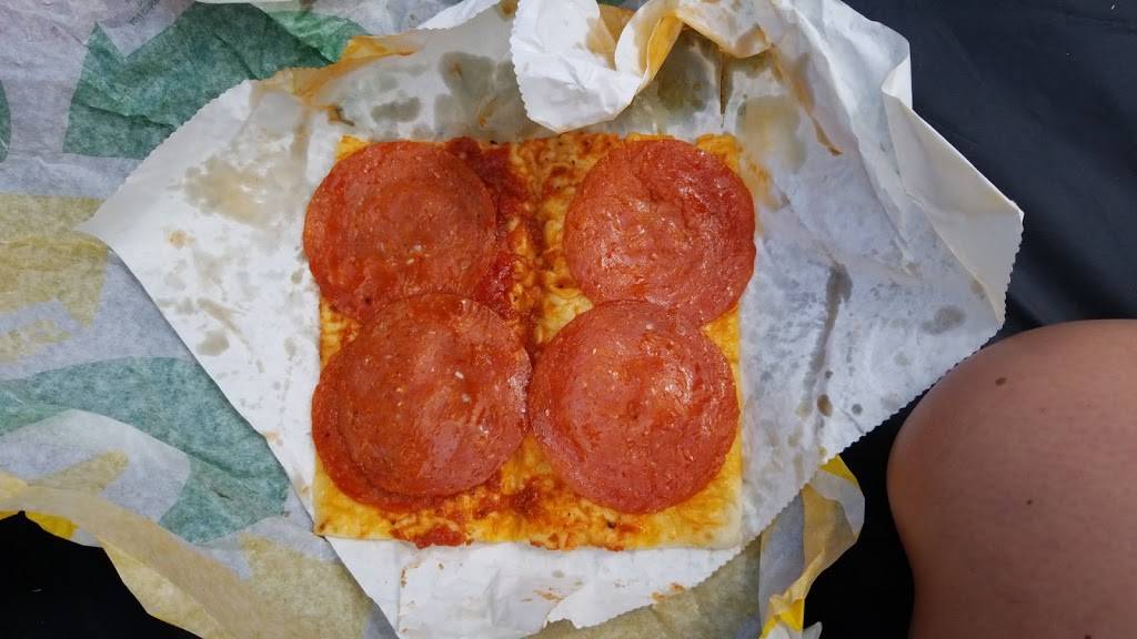 Subway | restaurant | 4711 County Rd 101 Hwy 101, Minnetonka, MN 55345, USA | 9529354676 OR +1 952-935-4676