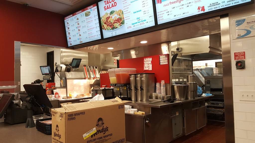 Wendys | restaurant | 69 Newbury St, Peabody, MA 01960, USA | 9785357505 OR +1 978-535-7505