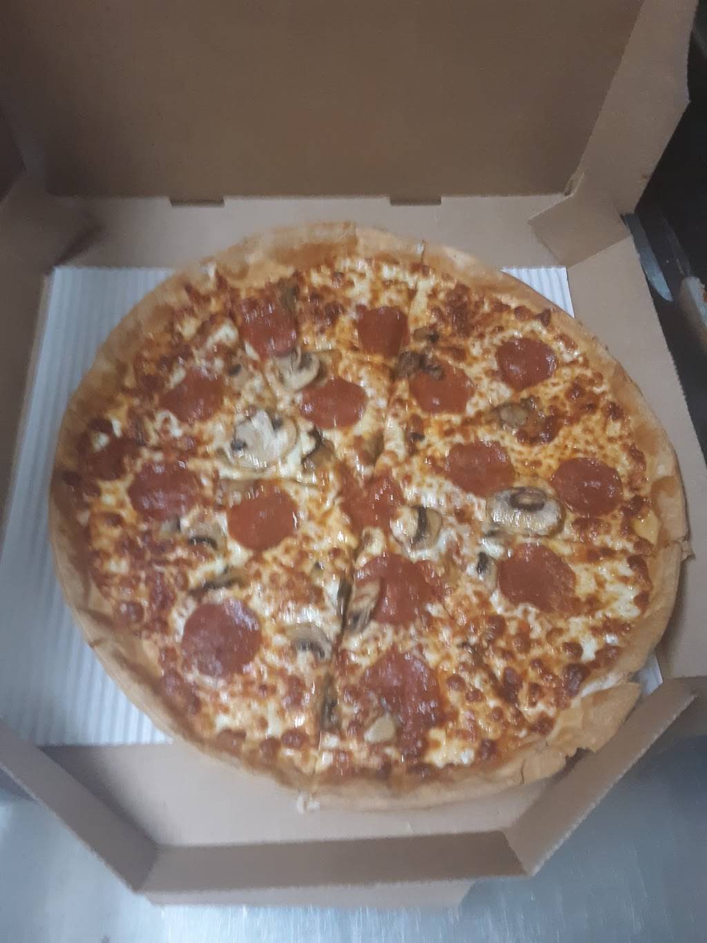 Pizza Hut | meal takeaway | 1411 Commerce St, Wellsburg, WV 26070, USA | 3047372470 OR +1 304-737-2470