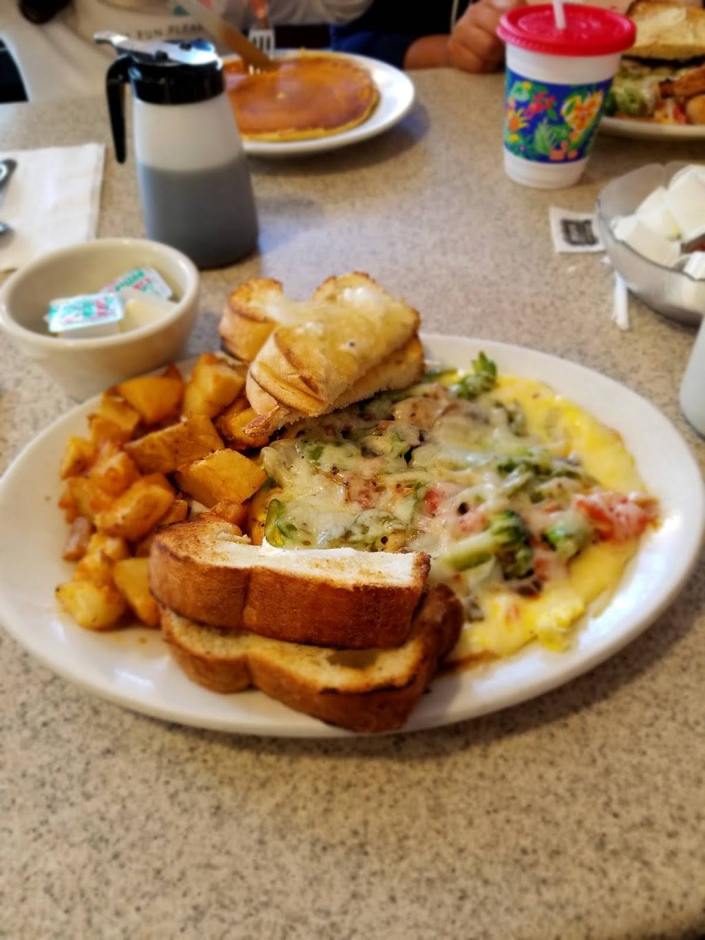 Paulis Bakery & Restaurant | restaurant | 275 E Main St, Tilton, NH 03276, USA | 6032867081 OR +1 603-286-7081