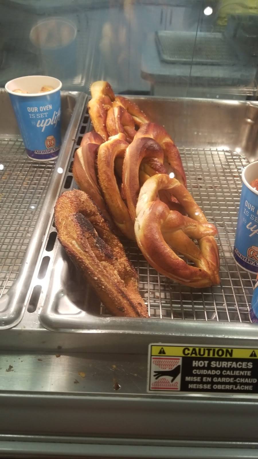 Auntie Annes | restaurant | 99 Rockingham Park Blvd, Salem, NH 03079, USA | 6038905344 OR +1 603-890-5344