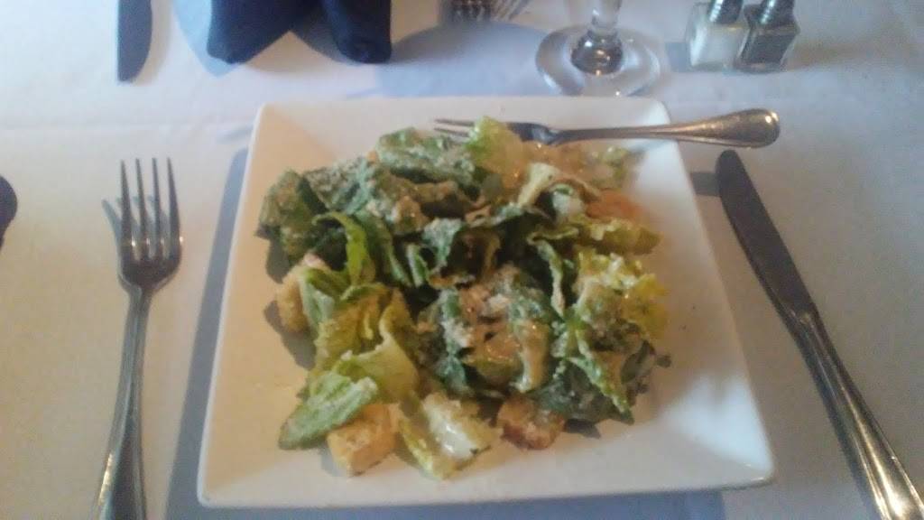 The W Restaurant & Lounge | restaurant | 7230 IL-152, Du Quoin, IL 62832, USA | 6185422424 OR +1 618-542-2424