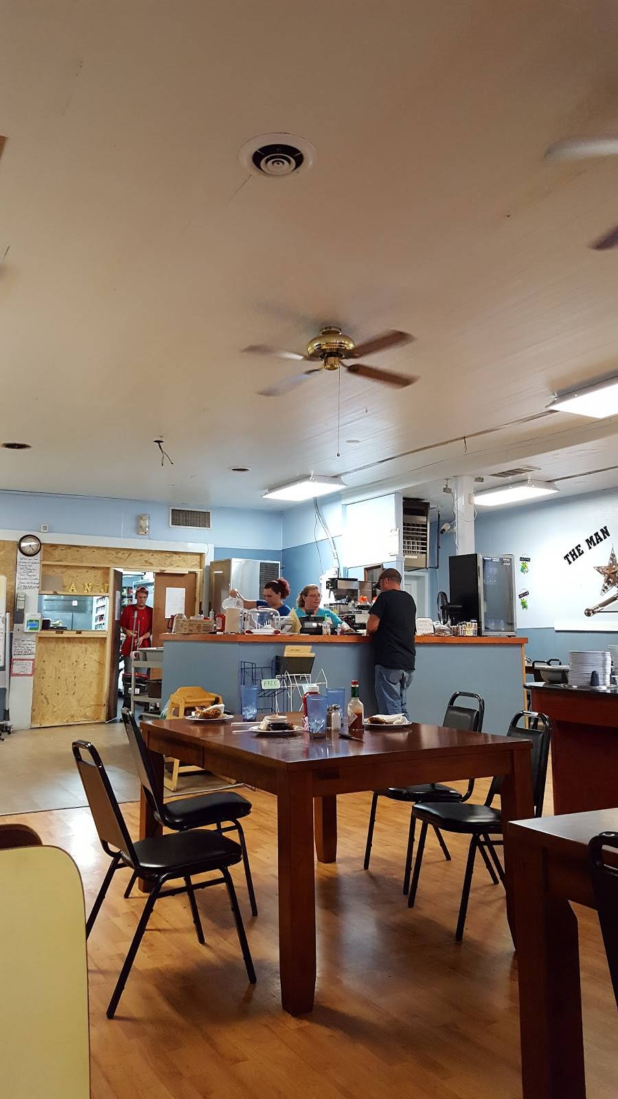 A & J Diner | restaurant | 110 N Tatum St, Woodbury, TN 37190, USA | 6155631111 OR +1 615-563-1111