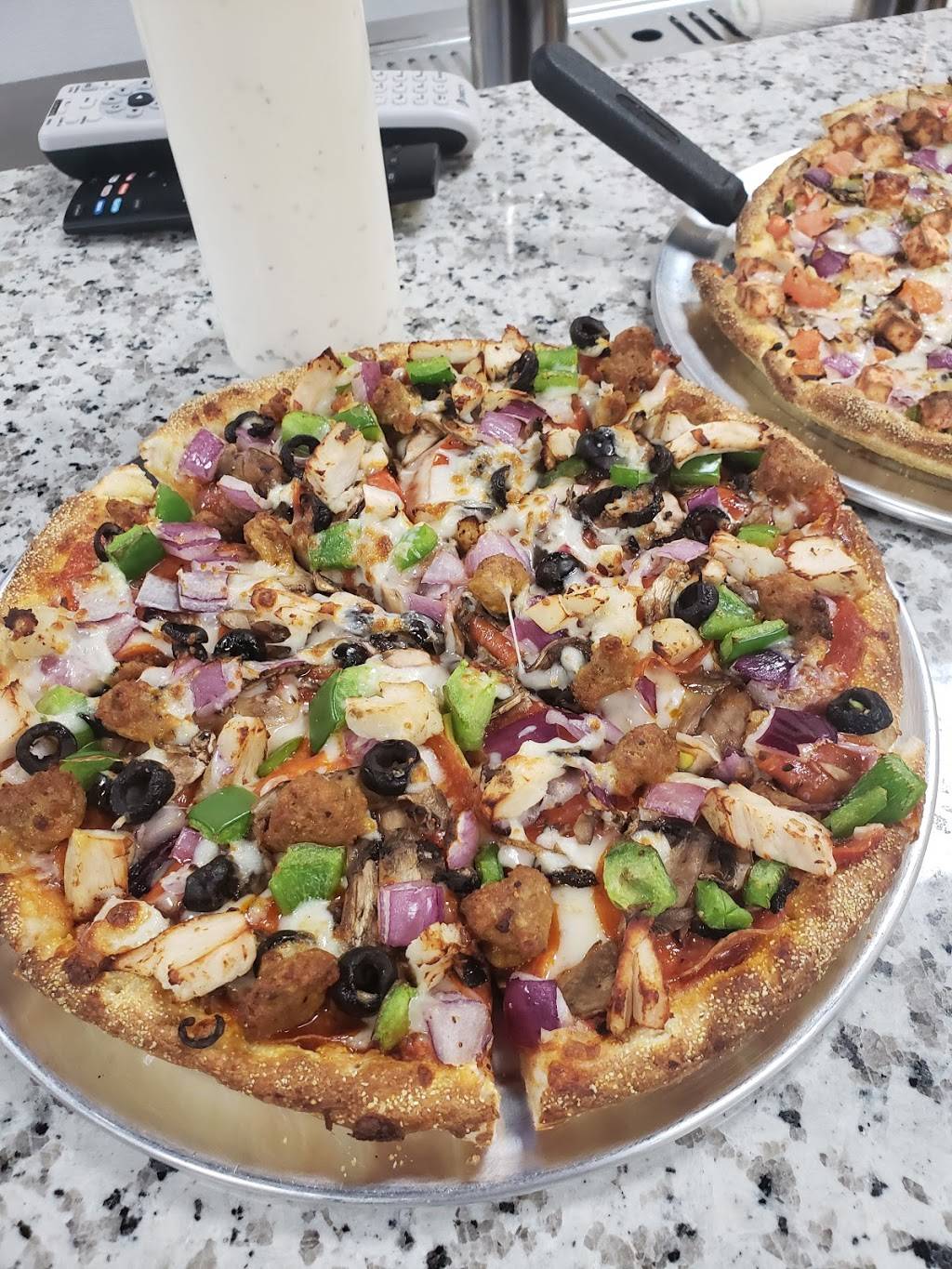 Chicagos Pizza With A Twist | restaurant | 2426 McCall Ave, Selma, CA 93662, USA | 5598961100 OR +1 559-896-1100