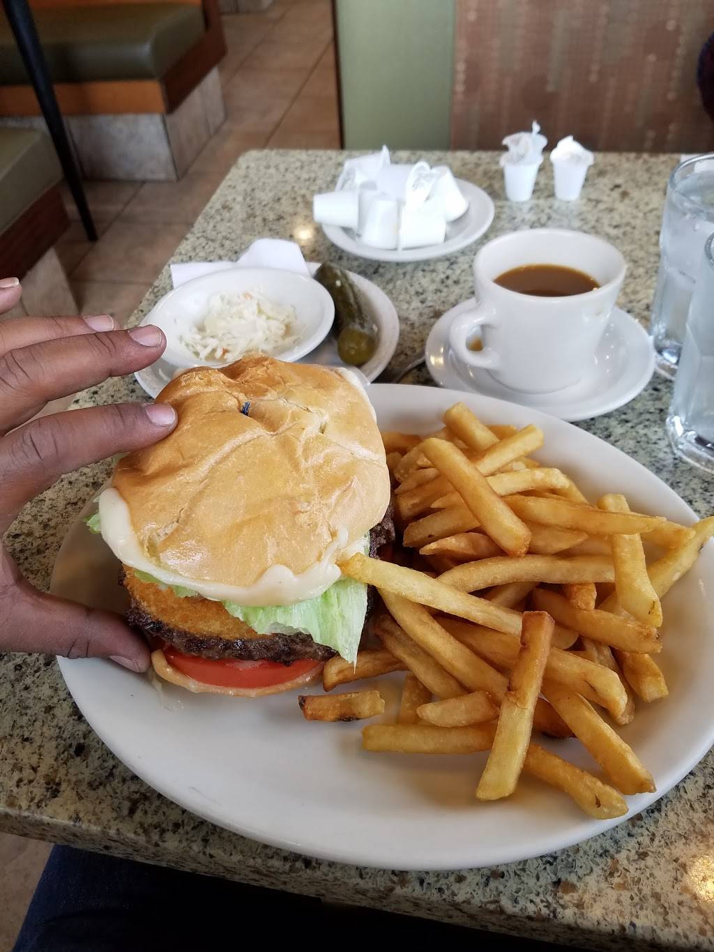 Esquire | restaurant | 105-45 Cross Bay Blvd, Jamaica, NY 11417, USA | 7188457600 OR +1 718-845-7600