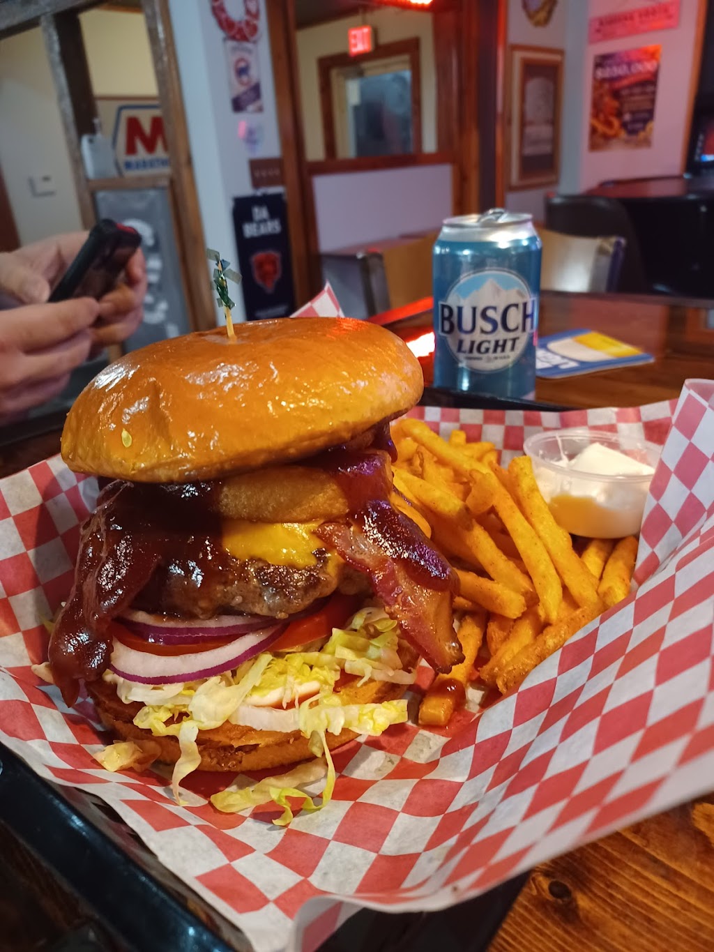 Maddogs Bar & Grill | restaurant | 17800 IL-72, Monroe Center, IL 61052, USA | 8153937086 OR +1 815-393-7086