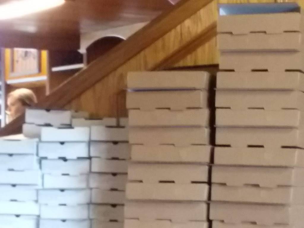 Gelsosomos Pizzeria | restaurant | 221 N Randolph St, Macomb, IL 61455, USA | 3098335577 OR +1 309-833-5577