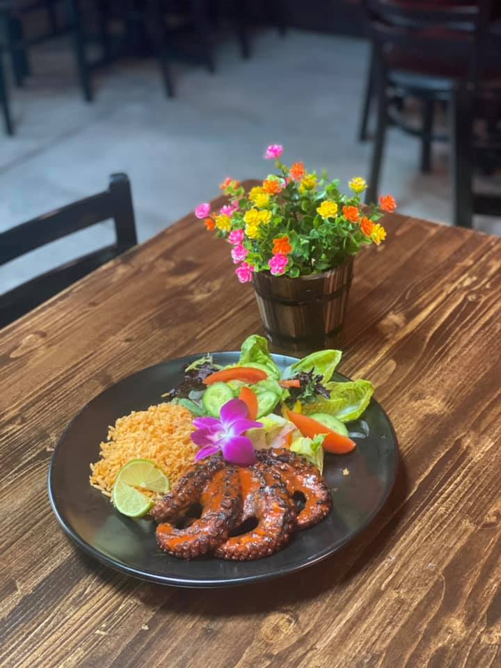 Armandos Restaurant + Bar | restaurant | 2223 Business Cir #10, San Jose, CA 95128, USA | 4083202021 OR +1 408-320-2021