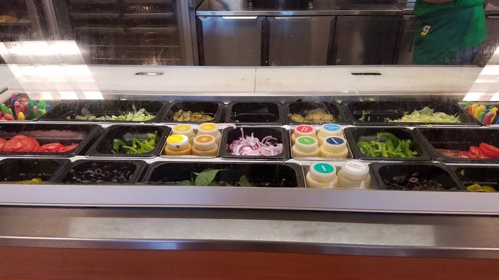 Subway | restaurant | 1700 S Memorial Dr, New Castle, IN 47362, USA | 7655291626 OR +1 765-529-1626