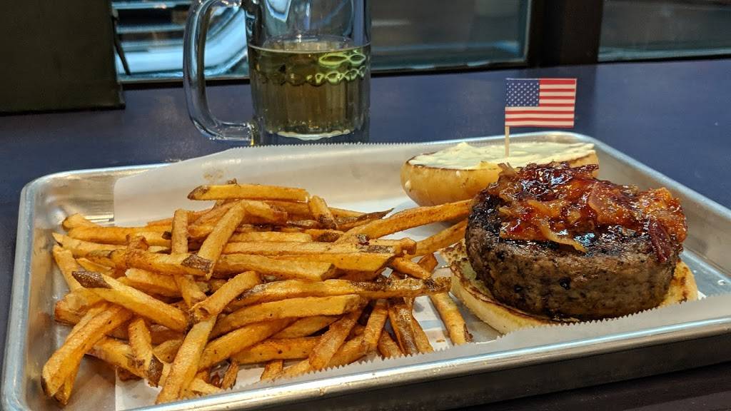 The Great American Filling Station | restaurant | 8701 E Brainerd Rd, Chattanooga, TN 37421, USA | 4236828721 OR +1 423-682-8721