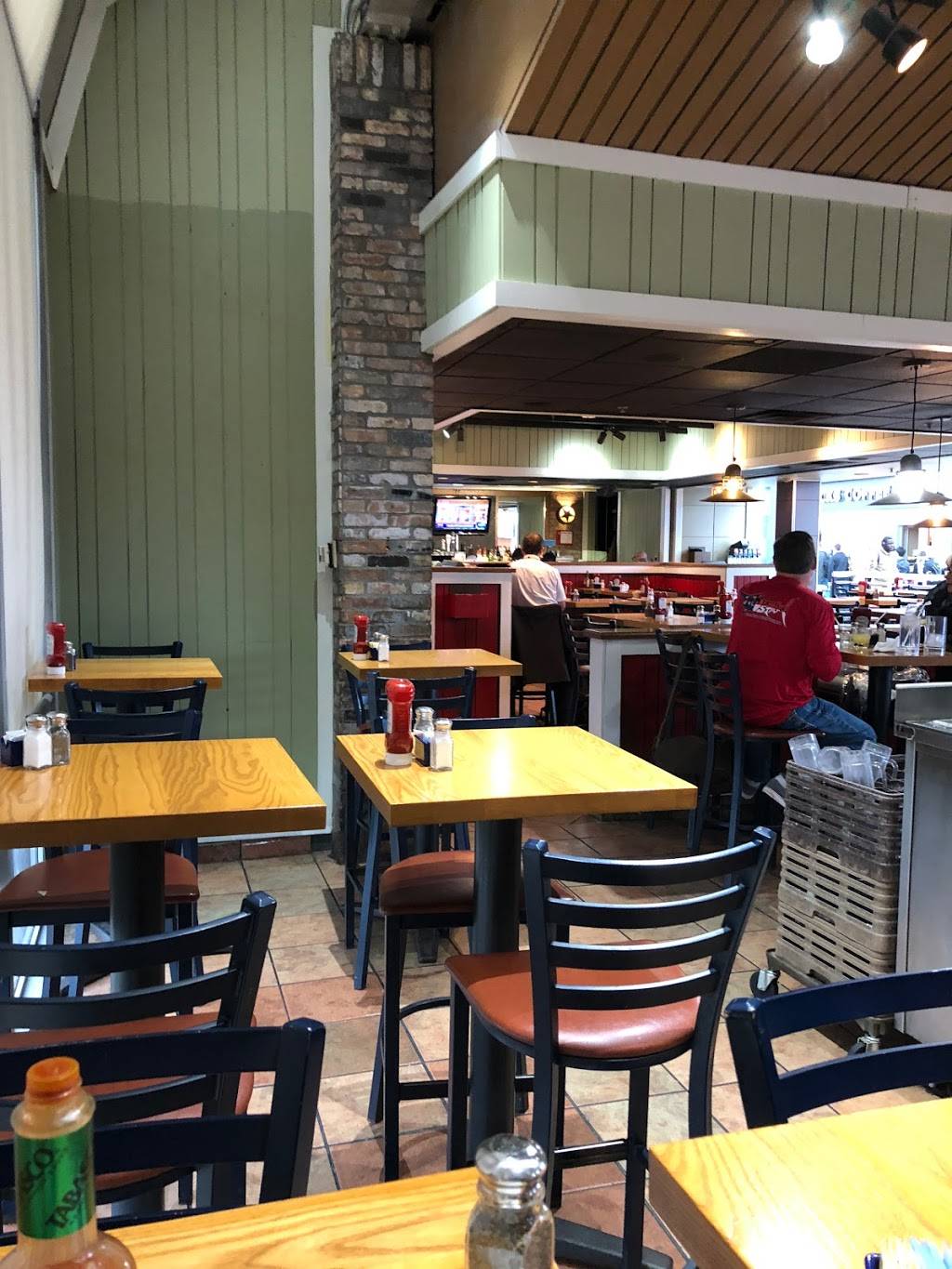 Chilis Grill & Bar | meal takeaway | Chicago OHare Airport Rotunda Building 6 Arrivals Level Guard Post #8, Chicago, IL 60666, USA | 7733777800 OR +1 773-377-7800