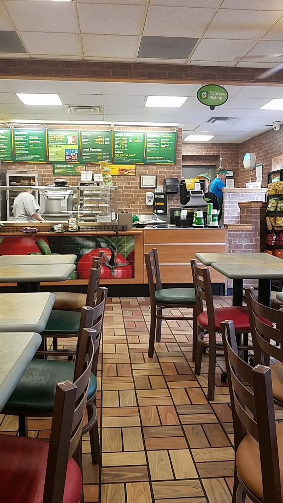Subway | restaurant | 216 S Main St, Paris, IL 61944, USA | 2174651008 OR +1 217-465-1008