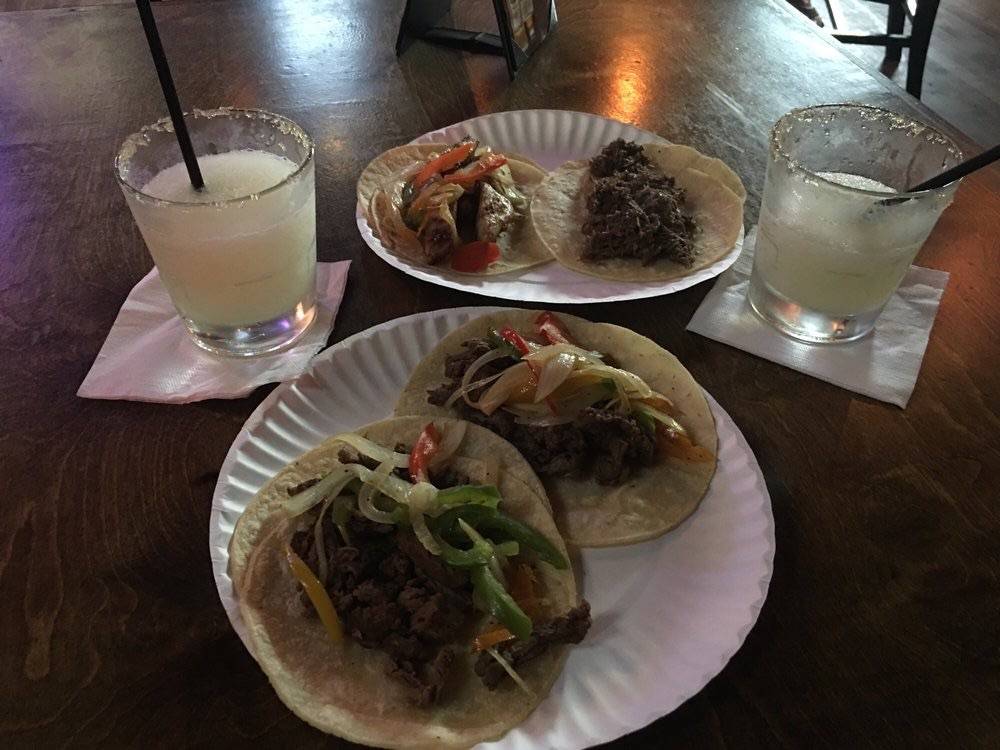 Darwins Pub | restaurant | 33 Waugh Dr, Houston, TX 77007, USA | 8329402420 OR +1 832-940-2420