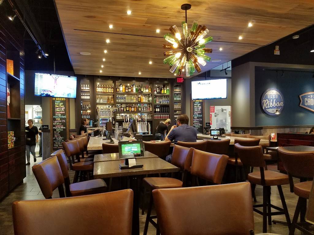 Red Robin Gourmet Burgers and Brews | restaurant | 10214 N Metro Pkwy E W, Phoenix, AZ 85051, USA | 4804486734 OR +1 480-448-6734