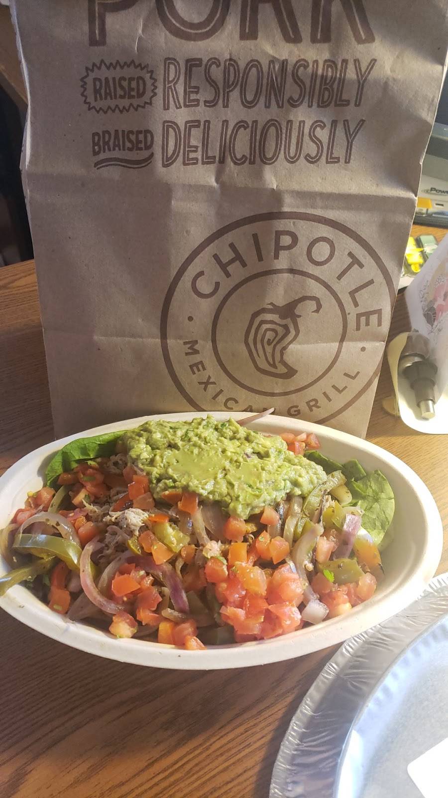 Chipotle Mexican Grill | restaurant | 161 S Eastwood Dr, Woodstock, IL 60098, USA | 8157019148 OR +1 815-701-9148