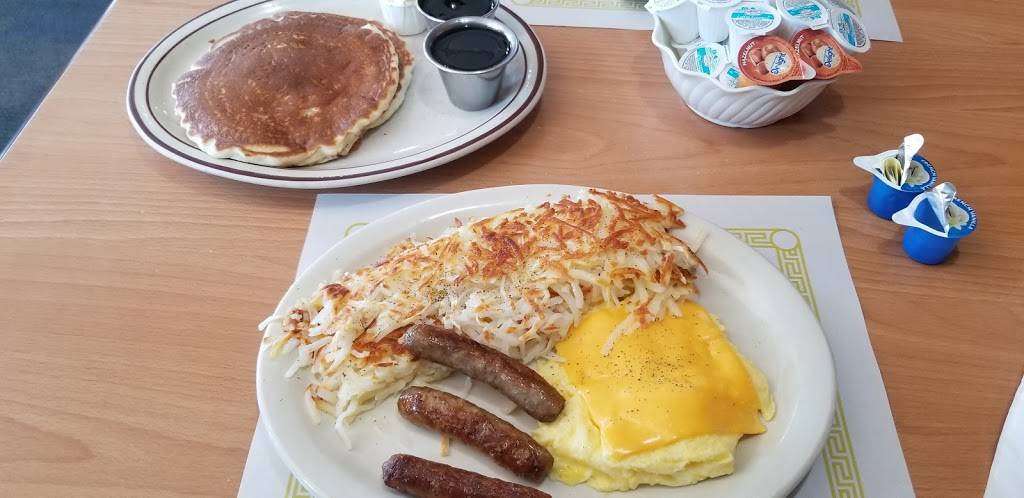 Michael’s Family Restaurant | restaurant | 2220 W Wisconsin Ave, Milwaukee, WI 53233, USA | 4143447333 OR +1 414-344-7333