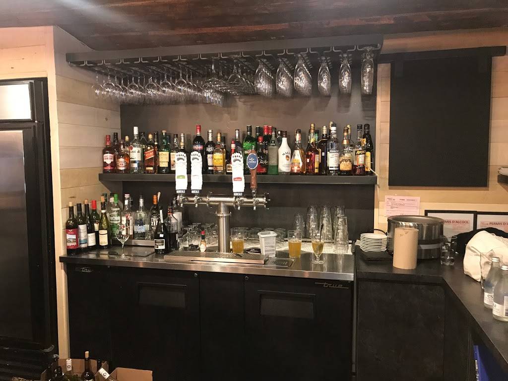 LEscale Bistro et Crêperie | restaurant | 2 Rue du Petit Champlain, Québec, QC G1R 4S7, Canada | 5817416979 OR +1 581-741-6979