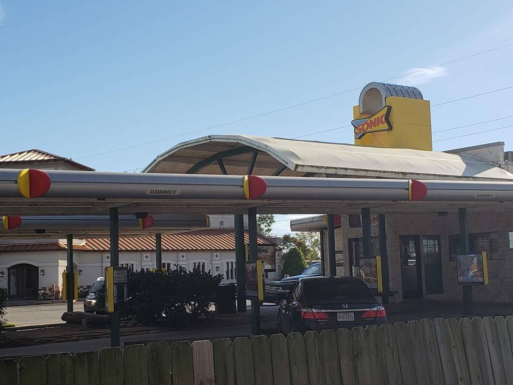 Sonic Drive-In | restaurant | 2526 Highway 71 S, Columbus, TX 78934, USA | 9797323060 OR +1 979-732-3060