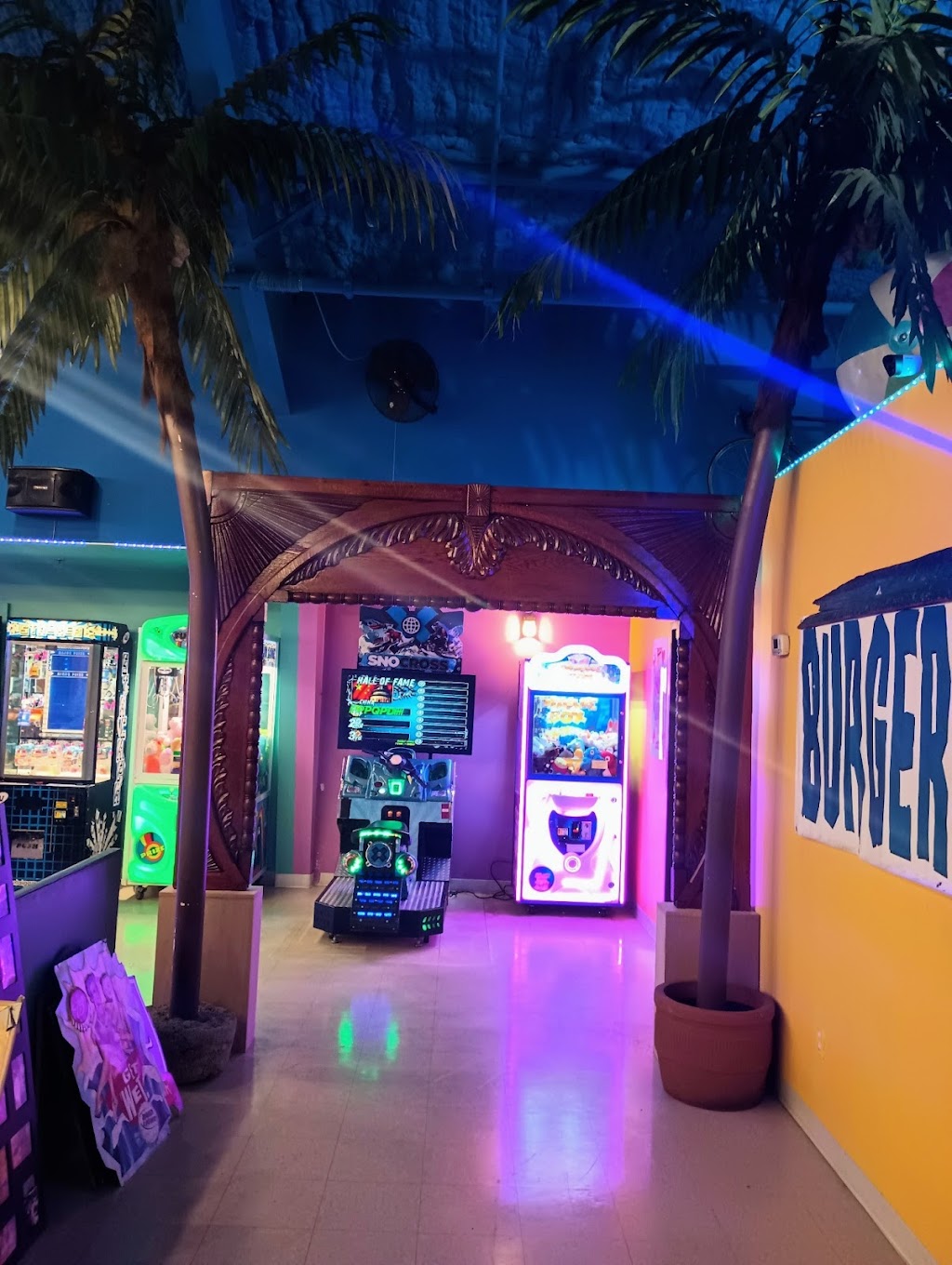 Burger Barge | restaurant | 123 Meadow Ave, East Peoria, IL 61611, USA | 3098398443 OR +1 309-839-8443