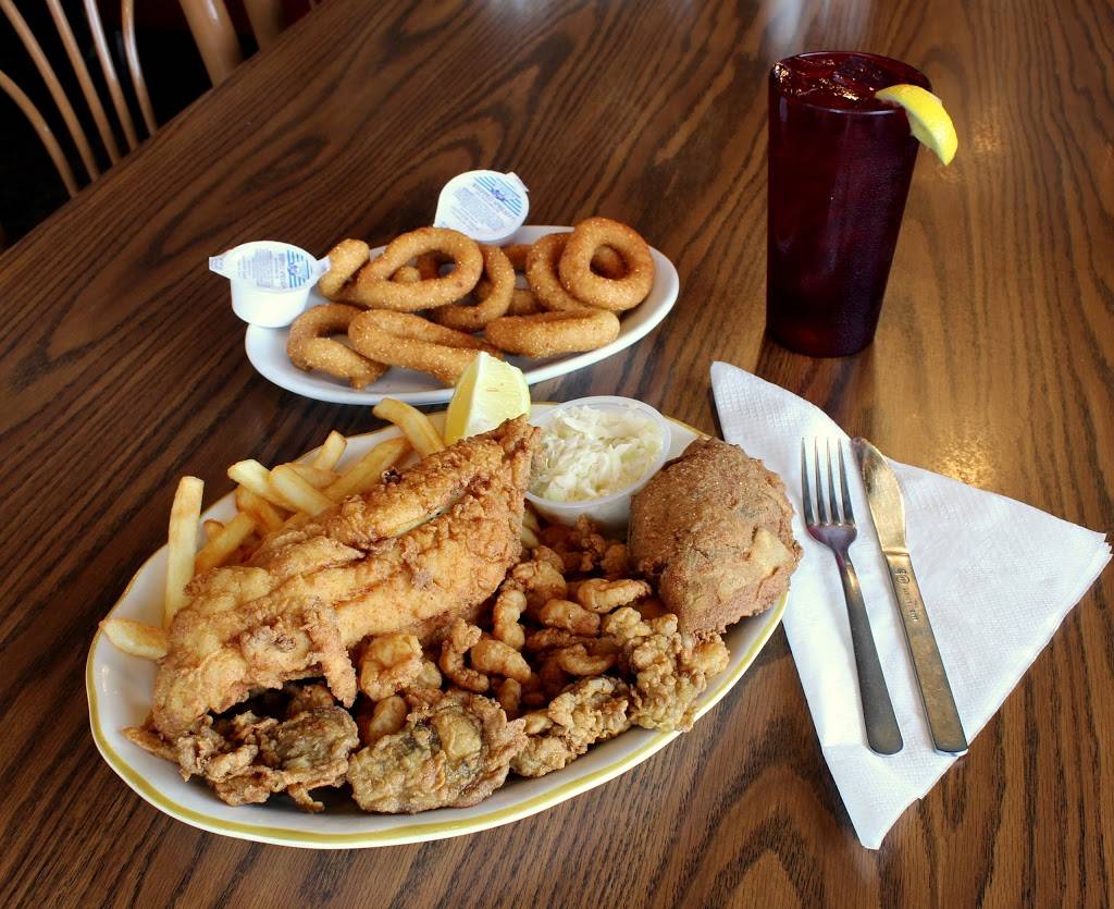 Captain Toms Seafood | restaurant | 1717 Boulevard, Colonial Heights, VA 23834, USA | 8045260005 OR +1 804-526-0005