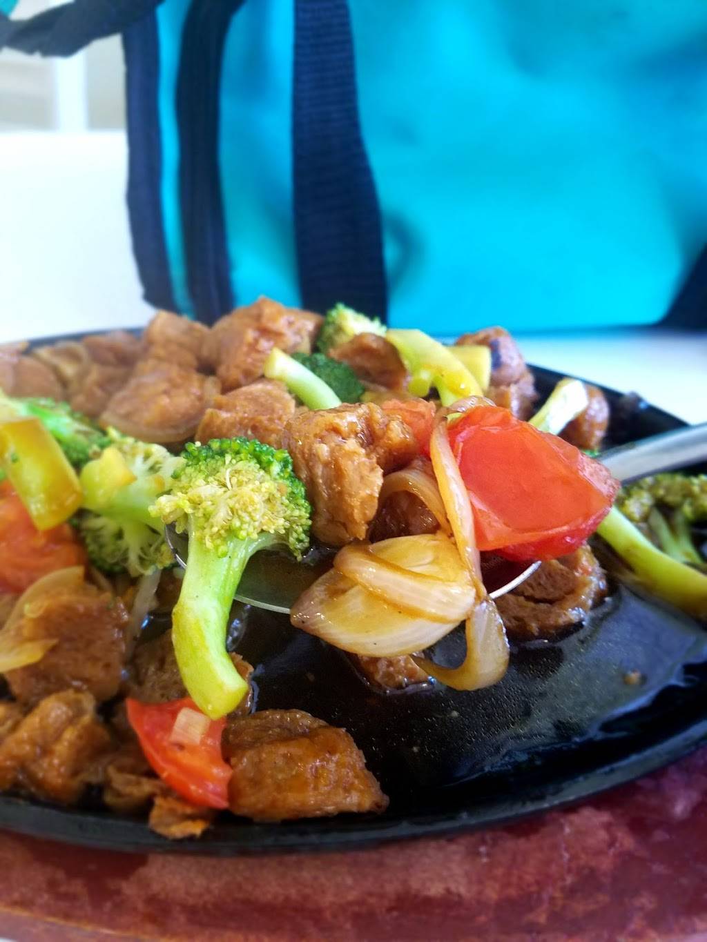 Loving Hut | restaurant | 3723, 903 W Foothill Blvd ste b, Upland, CA 91786, USA | 9099823882 OR +1 909-982-3882