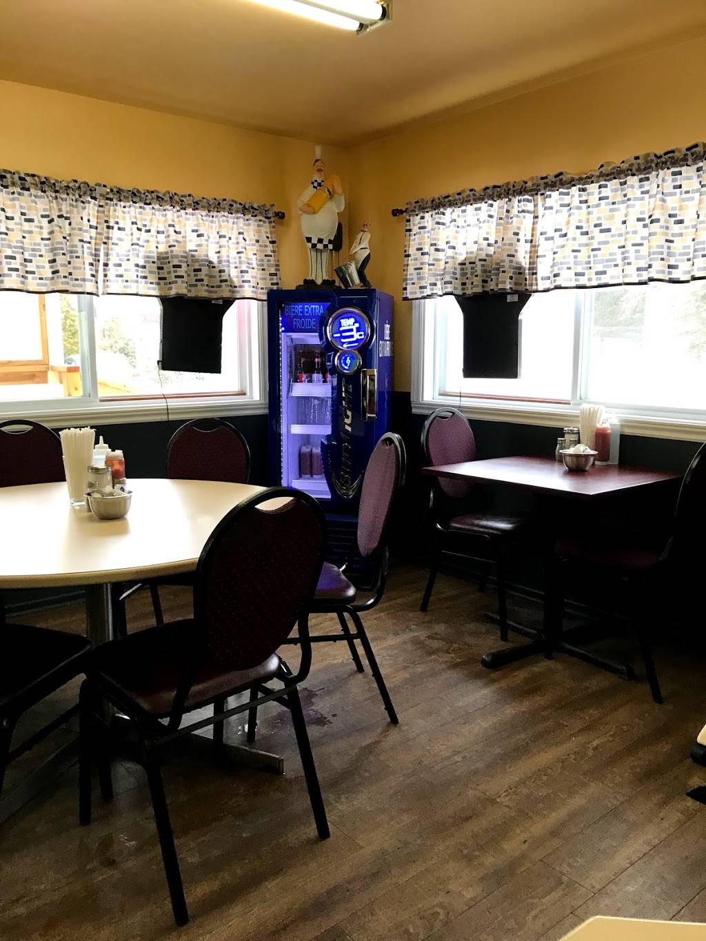 Casse-Croute Chez Claudette | restaurant | 150 Chemin de Ste Marguerite, Sainte-Marguerite-du-Lac-Masson, QC J0T 1L0, Canada | 4502282633 OR +1 450-228-2633