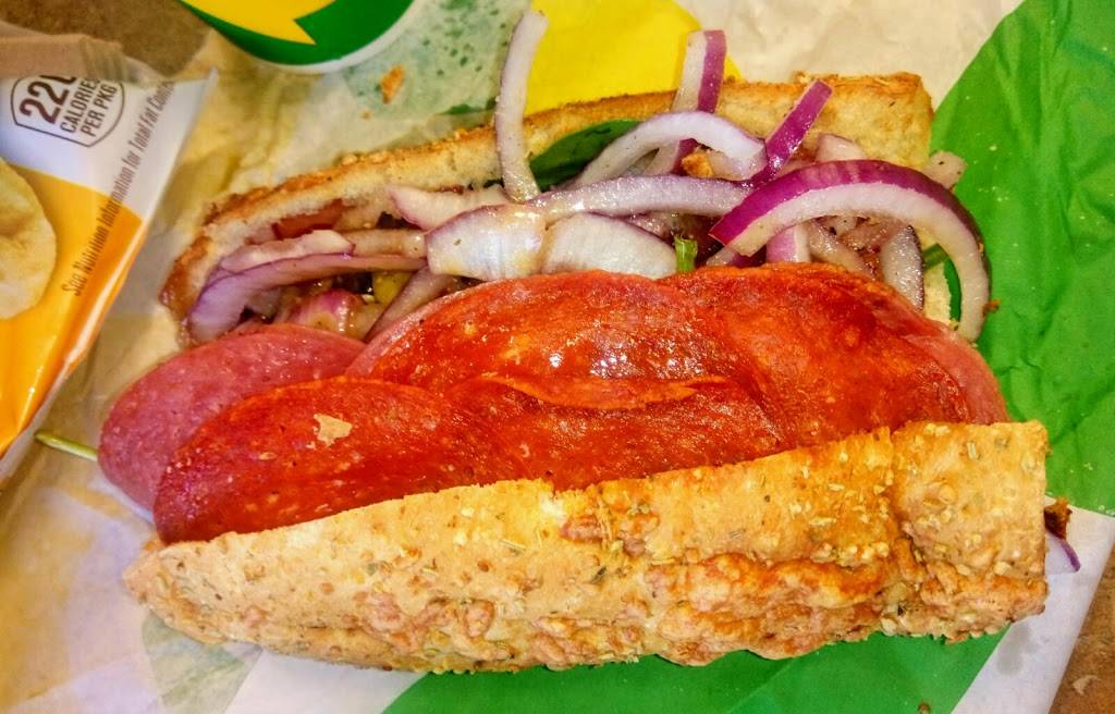 Subway | meal takeaway | 901 NW 17th St, Miami, FL 33136, USA | 3053248862 OR +1 305-324-8862