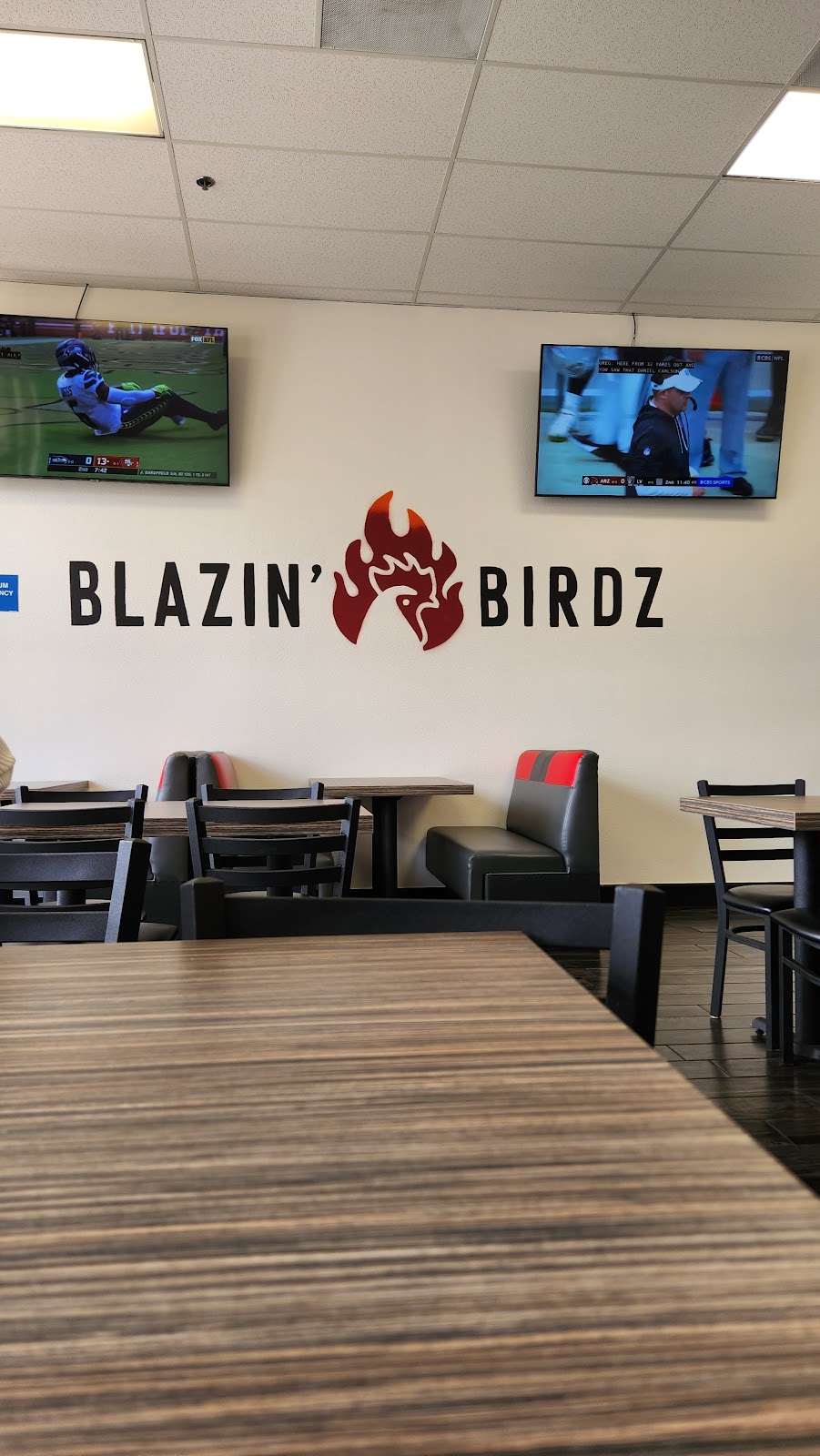Blazin Birdz | restaurant | 560 W Olive Ave, Merced, CA 95348, USA | 2095804436 OR +1 209-580-4436