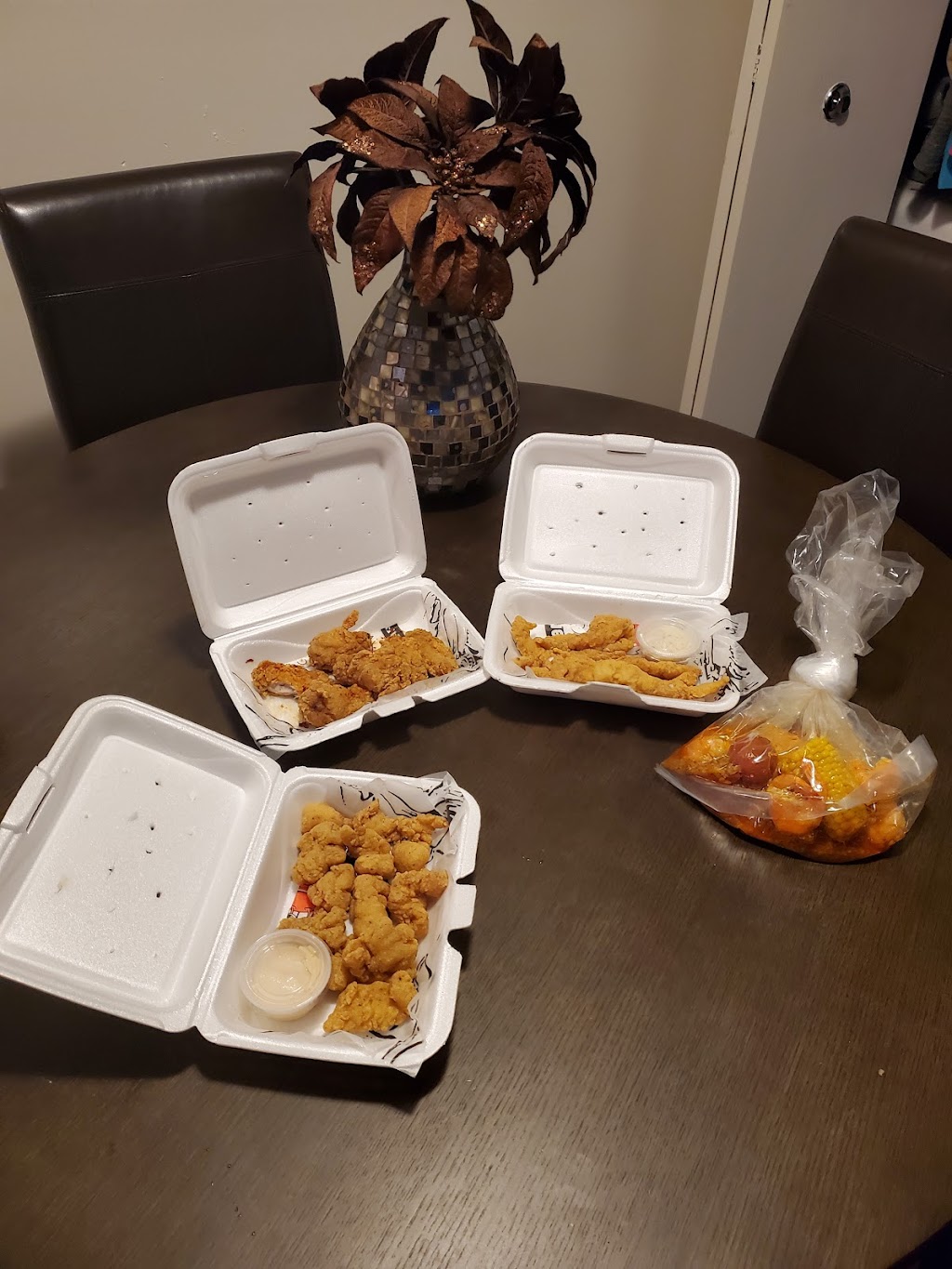 Pier 17 Cajun Seafood & Bar | restaurant | 600 N Green River Rd, Evansville, IN 47715, USA | 8123036338 OR +1 812-303-6338