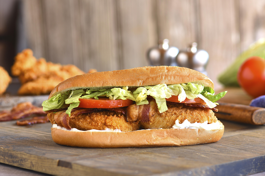 Royal Farms | cafe | 2000 N Forest Park Ave, Baltimore, MD 21207, USA | 4104504317 OR +1 410-450-4317