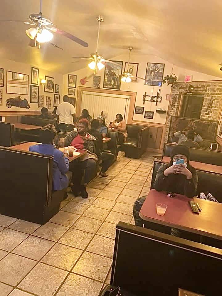 Vinnies Seafood | restaurant | 2220 Meeting St, North Charleston, SC 29405, USA | 8438054169 OR +1 843-805-4169