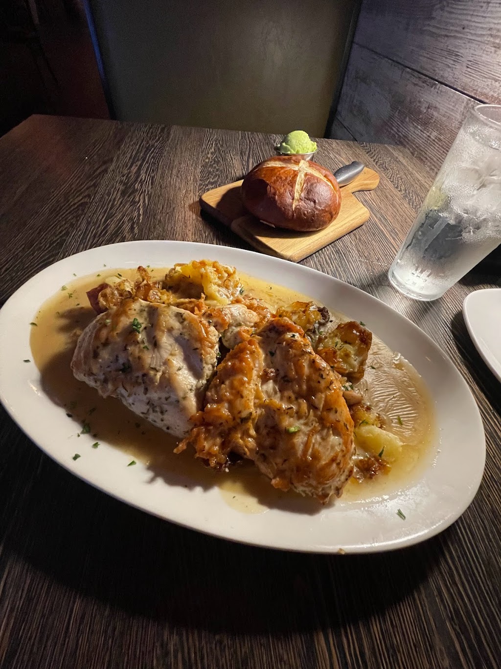 Goat & Vine Restaurant + Winery | restaurant | 195 Remington Blvd, Bolingbrook, IL 60440, USA | 6306340333 OR +1 630-634-0333