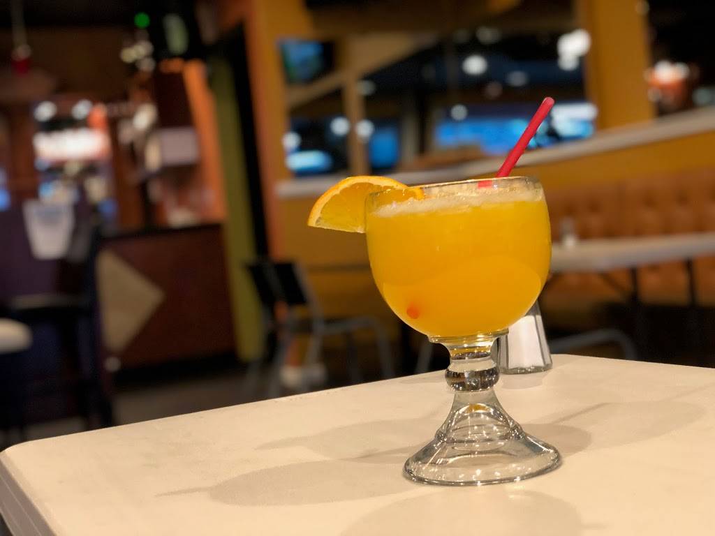 Los Cabanos Salvadorian Restaurant | restaurant | 15620 Hwy 99 #8, Lynnwood, WA 98087, USA | 2062506585 OR +1 206-250-6585