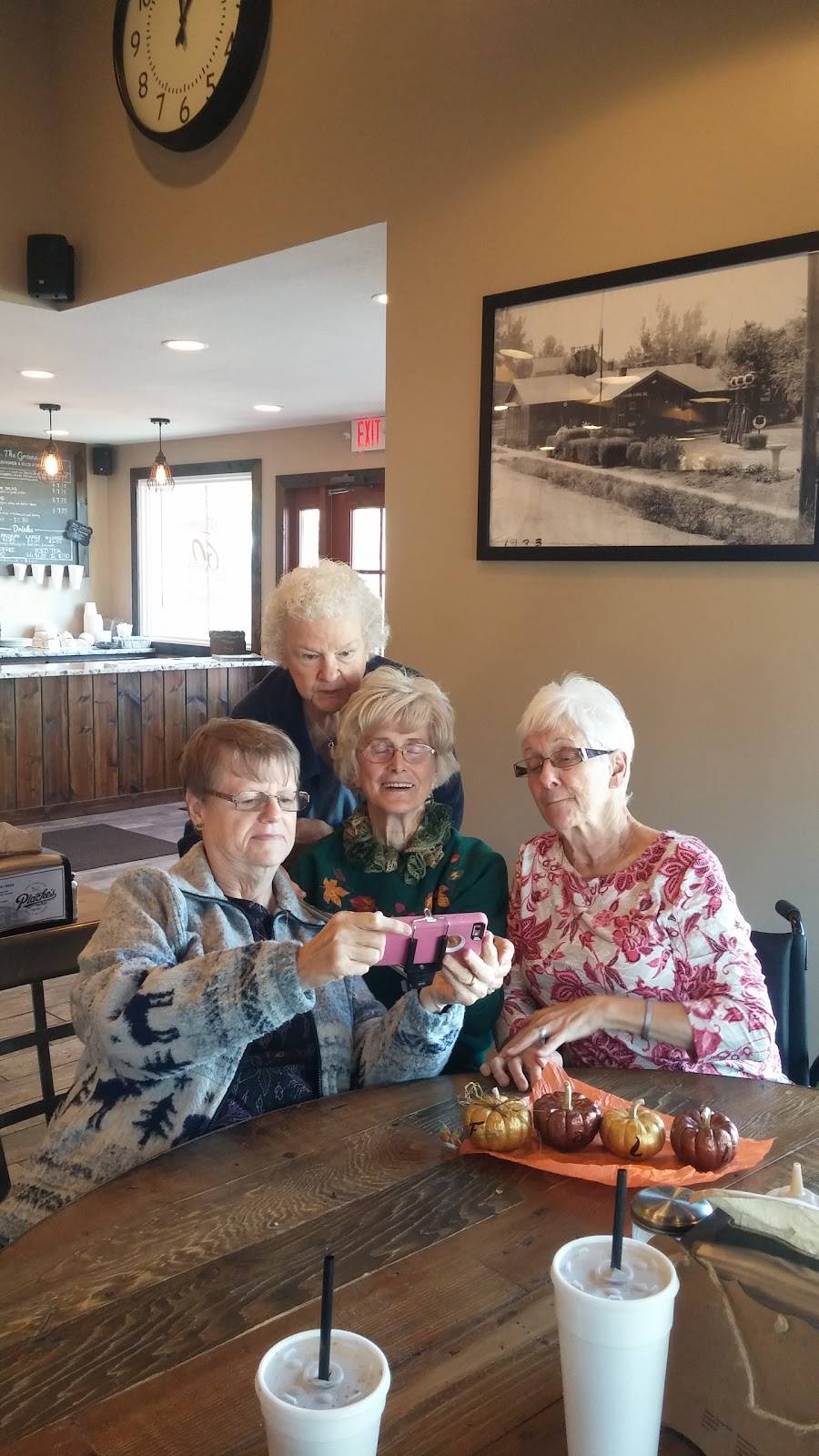 Plackes | restaurant | 303 Bluffs St, Bluffs, IL 62621, USA | 2177543376 OR +1 217-754-3376