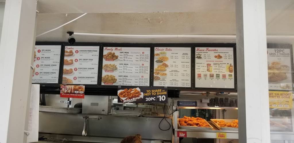 Churchs Chicken | restaurant | 606 N Hampton Rd, Dallas, TX 75208, USA | 2149464015 OR +1 214-946-4015