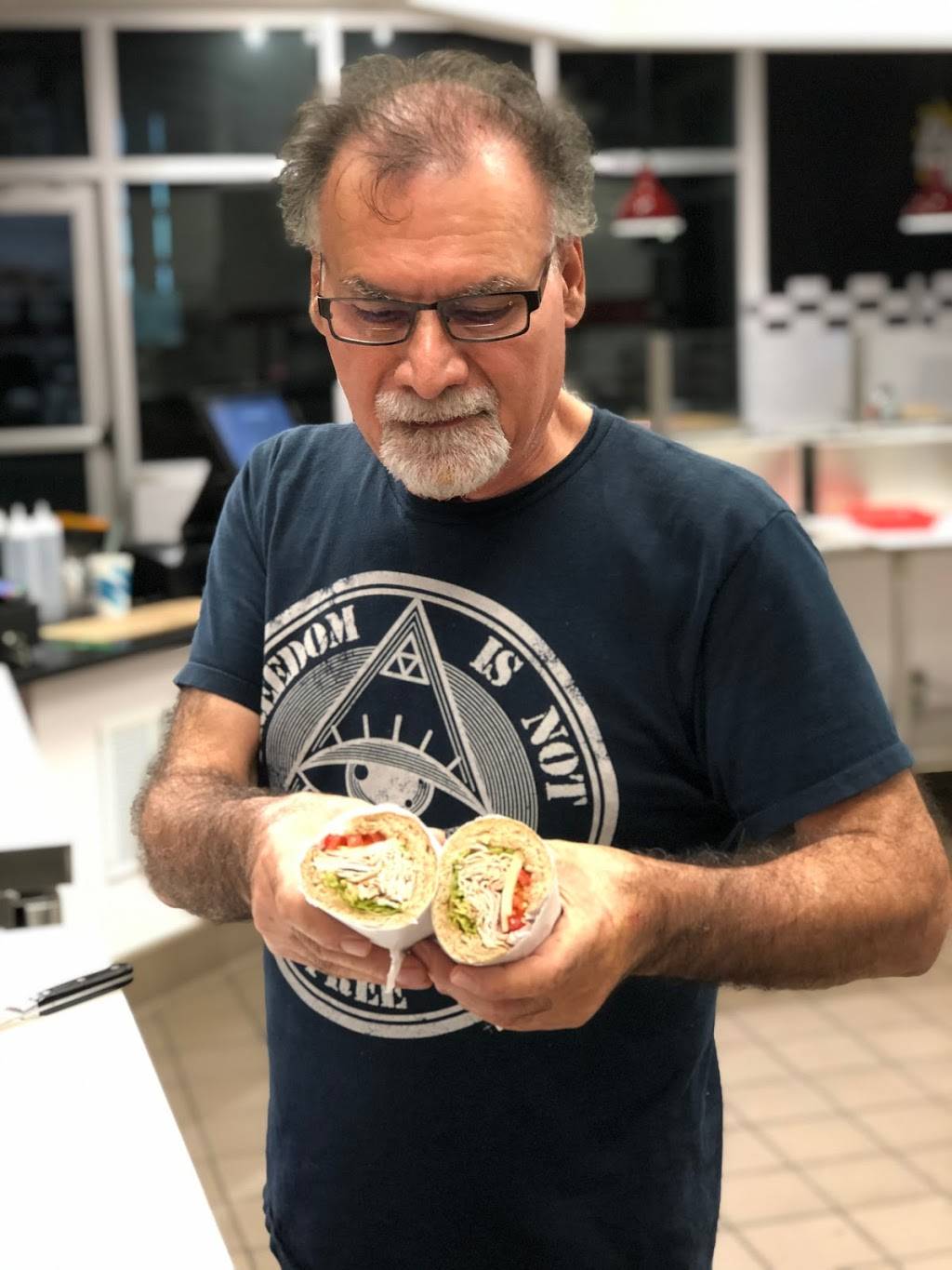 Bombwich | restaurant | 2760 34th St N, St. Petersburg, FL 33713, USA | 3615412349 OR +1 361-541-2349