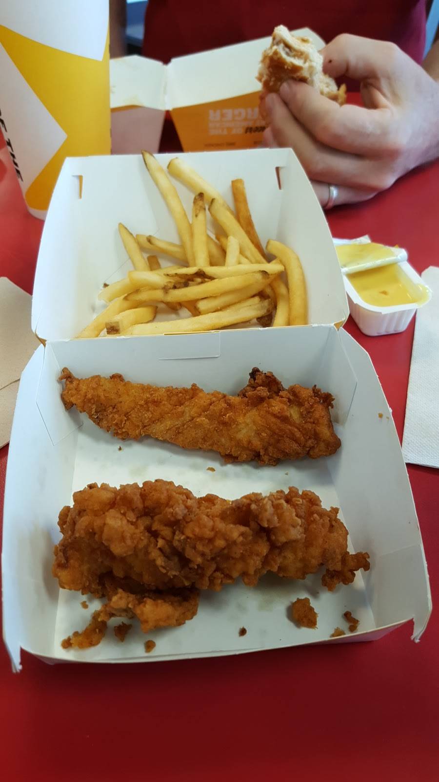 Hardees | restaurant | 500 N Eastern Ave, Connersville, IN 47331, USA | 7658259001 OR +1 765-825-9001