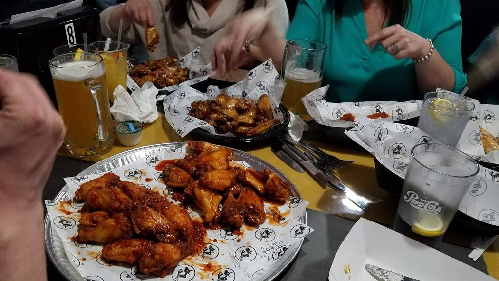 Boneheads Live | restaurant | 36 Water St, Fall River, MA 02721, USA | 5082319464 OR +1 508-231-9464