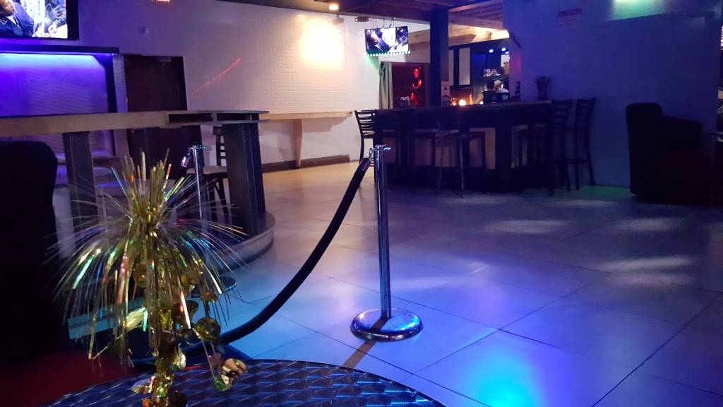 JRs Social Club | restaurant | 608 E Vine St, Kissimmee, FL 34744, USA | 4074860011 OR +1 407-486-0011