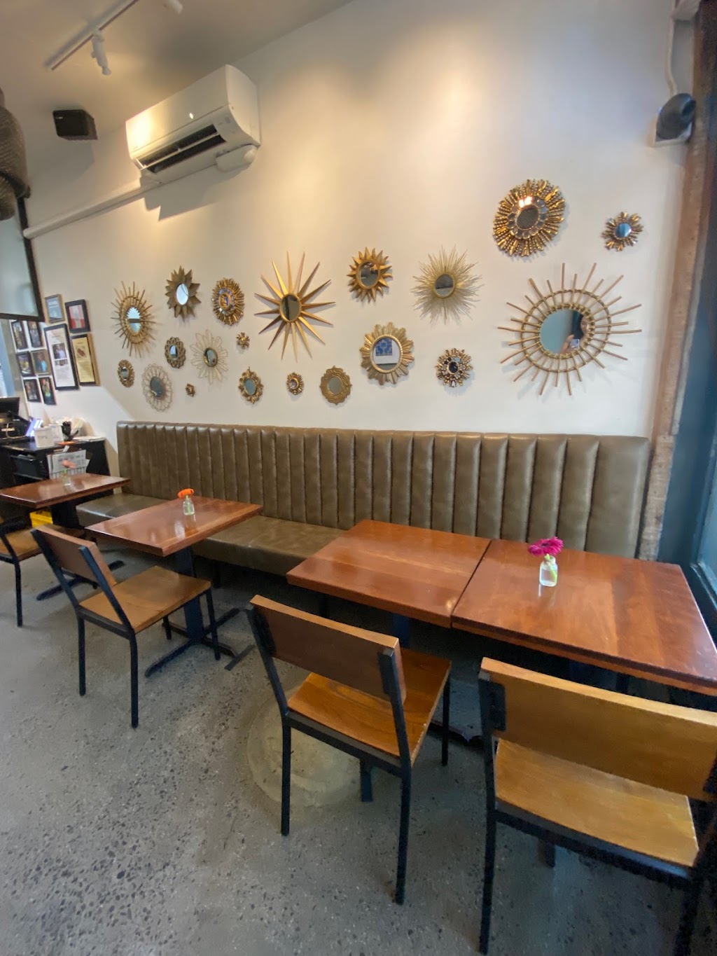 Warique | restaurant | 90-04 37th Ave, Queens, NY 11372, USA | 7184409949 OR +1 718-440-9949