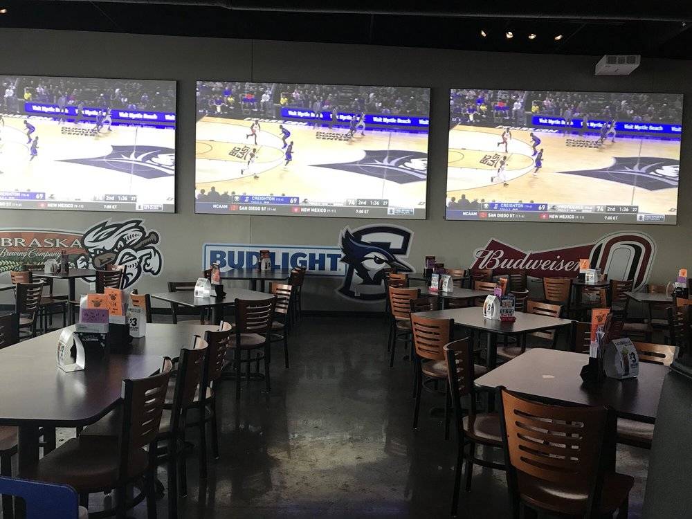 Lighthouse Bar & Grill | restaurant | 10215 S 168th St #201, Omaha, NE 68136, USA | 4025041915 OR +1 402-504-1915