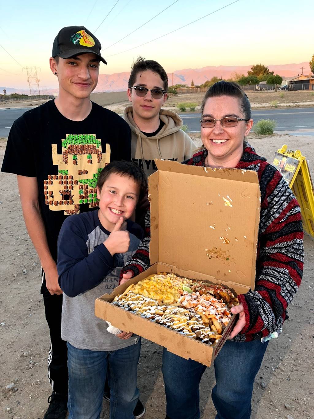 Fries Galore | restaurant | 13188 Main St, Hesperia, CA 92345, USA | 9096599264 OR +1 909-659-9264