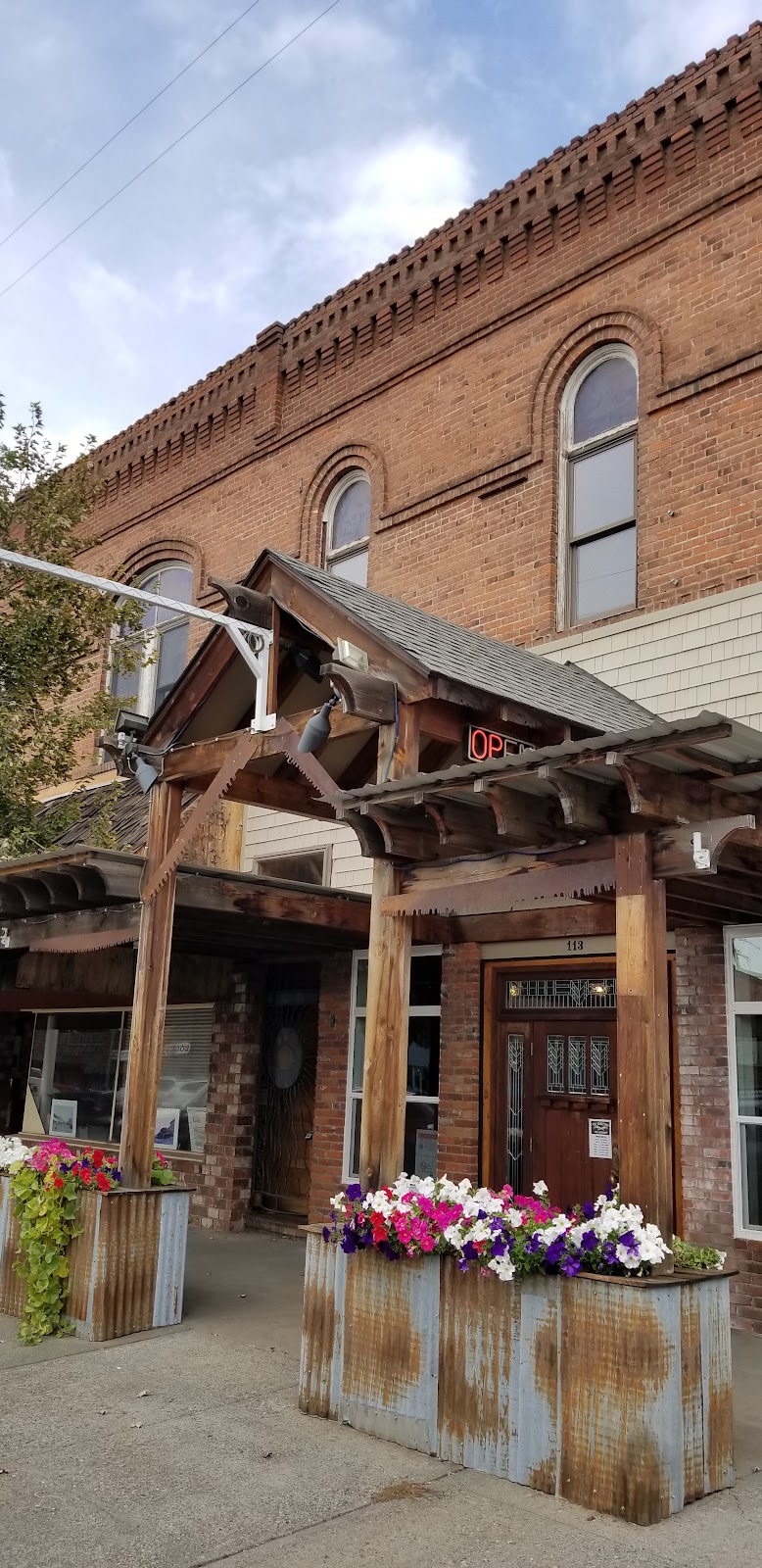 The HonkyTonk Bar and Restaurant | restaurant | 113 W Main St, Goldendale, WA 98620, USA | 5097722701 OR +1 509-772-2701