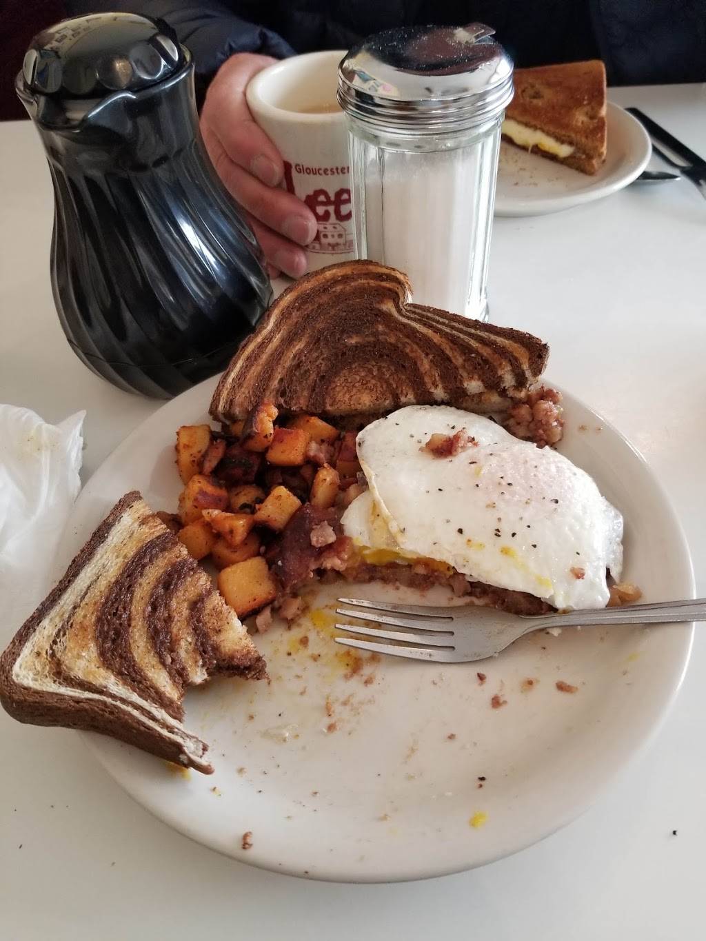 Lees | meal takeaway | 2 E Main St, Gloucester, MA 01930, USA | 9782813873 OR +1 978-281-3873