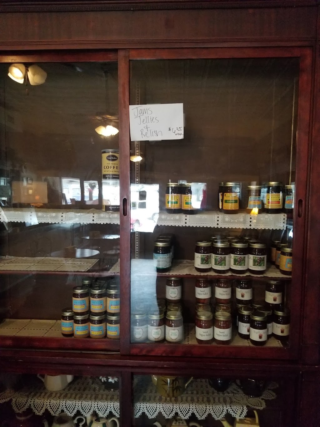 Charlottes Eats & Sweets | restaurant | 290 Main St, Keo, AR 72083, USA | 5018422123 OR +1 501-842-2123