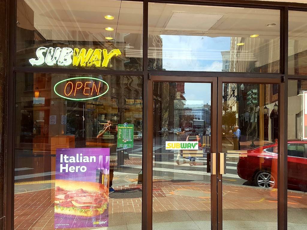 Subway | meal takeaway | 201 Baronne St, New Orleans, LA 70112, USA | 5045237827 OR +1 504-523-7827