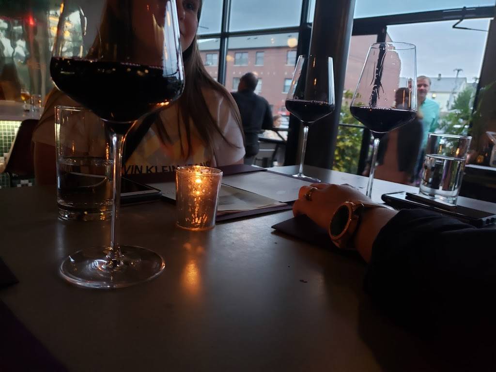 The Little Club | restaurant | 1197 Hertel Ave, Buffalo, NY 14216, USA | 7164276400 OR +1 716-427-6400