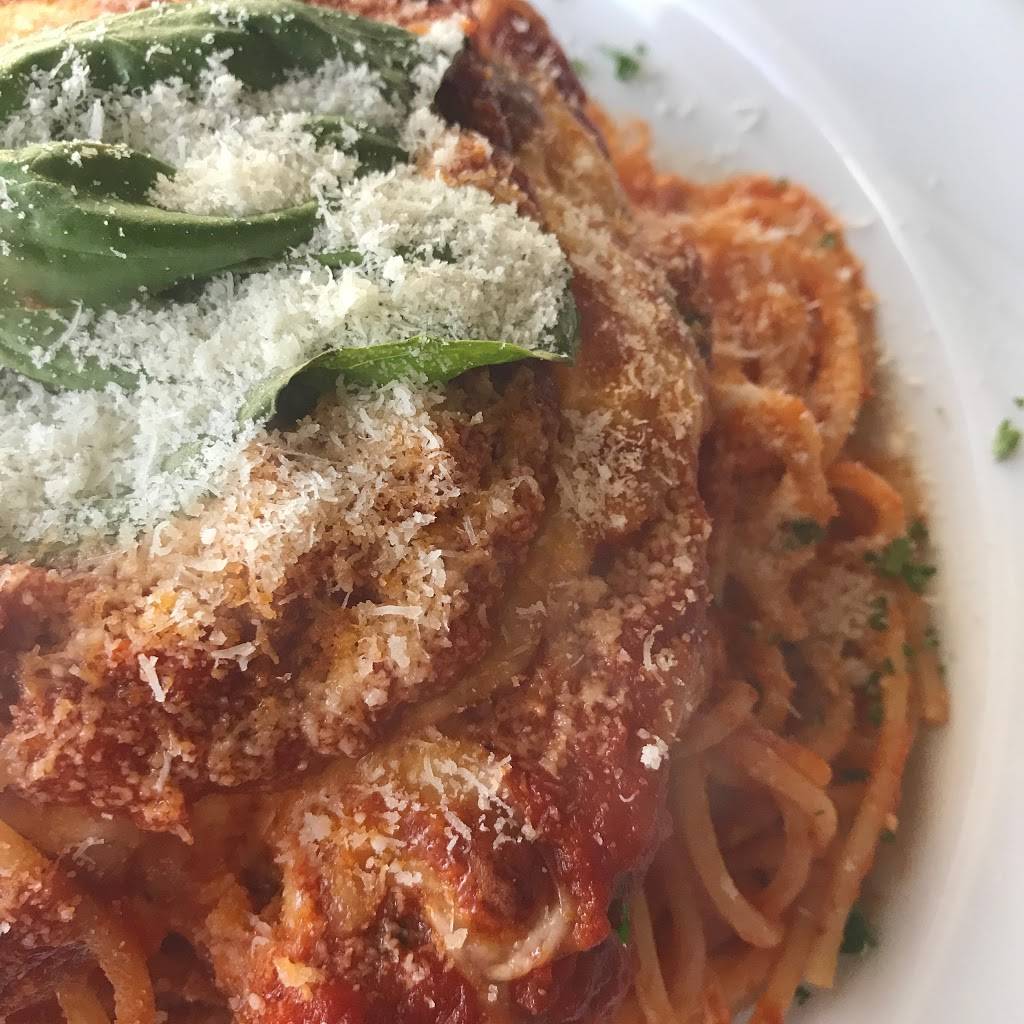 Alfredos Ristorante | restaurant | 1 Church St, Keswick, ON L4P 3E9, Canada | 9054763030 OR +1 905-476-3030