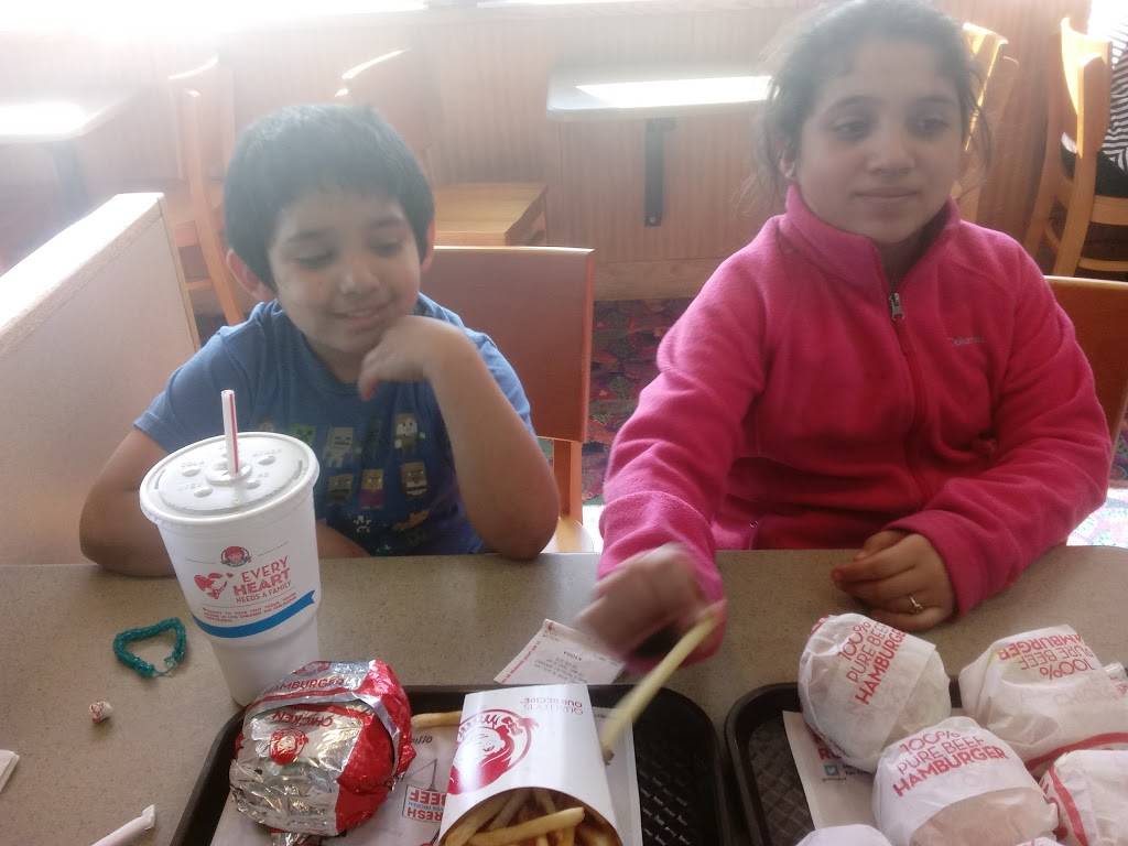 Wendys | restaurant | 170 W 162nd St, South Holland, IL 60473, USA | 7085963318 OR +1 708-596-3318